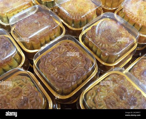 chinese mooncakes toronto.